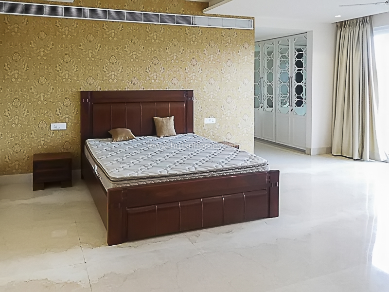 4 BHK Flat For Rent in Jangpura