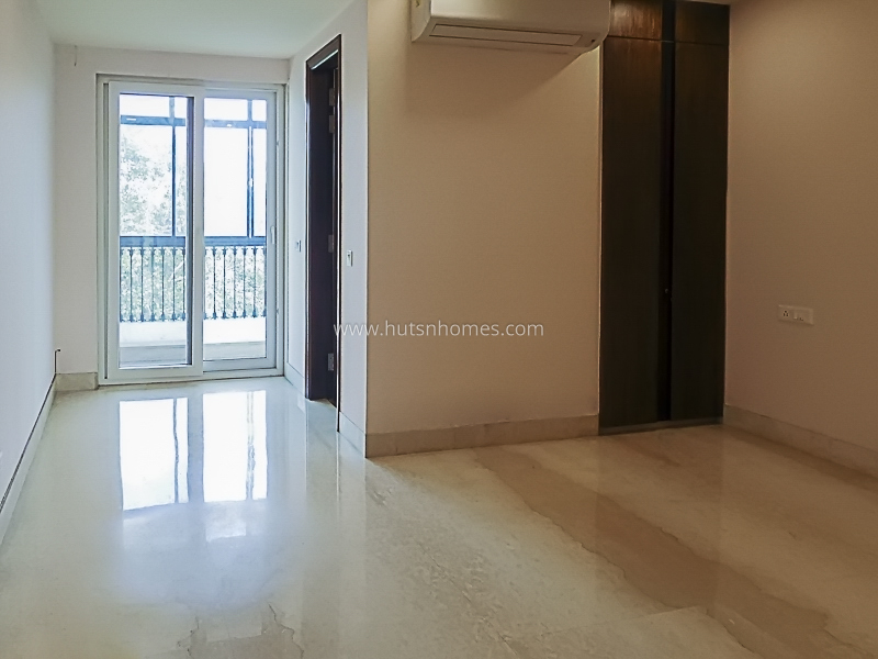4 BHK Flat For Rent in Jangpura