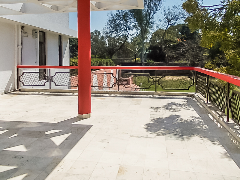 4 BHK Farm House For Rent in Dlf Chattarpur Farms