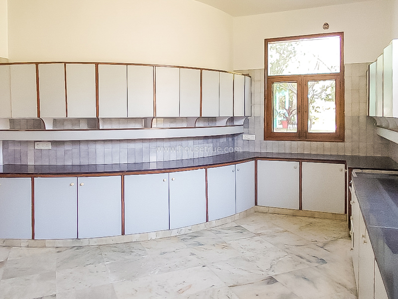 4 BHK Farm House For Rent in Dlf Chattarpur Farms