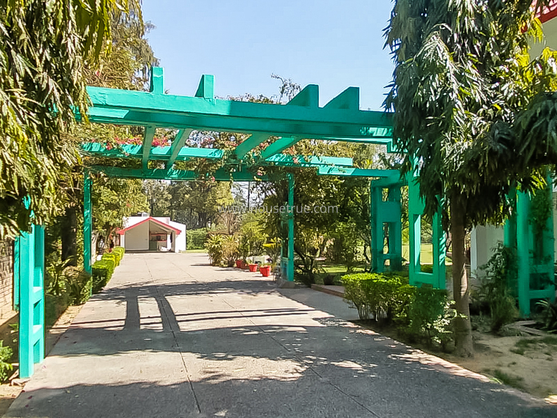 4 BHK Farm House For Rent in Dlf Chattarpur Farms