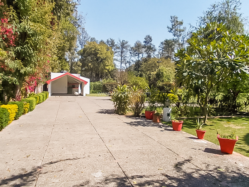 4 BHK Farm House For Rent in Dlf Chattarpur Farms