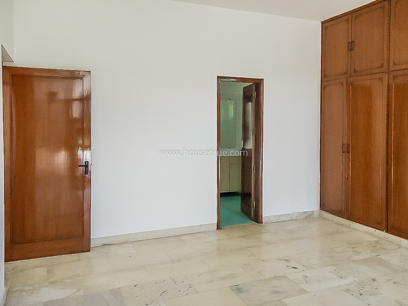 4 BHK Farm House For Rent in Dlf Chattarpur Farms