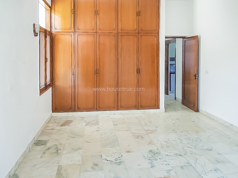 4 BHK Farm House For Rent in Dlf Chattarpur Farms