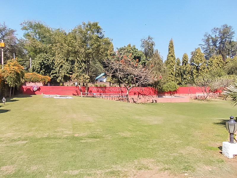 4 BHK Farm House For Rent in Dlf Chattarpur Farms