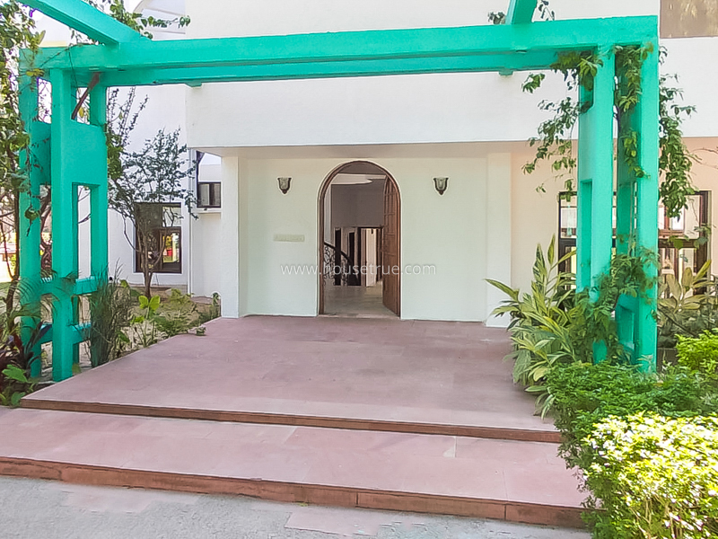 4 BHK Farm House For Rent in Dlf Chattarpur Farms