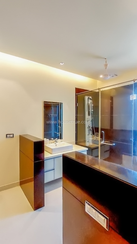 4 BHK Flat For Rent in Vasant Vihar