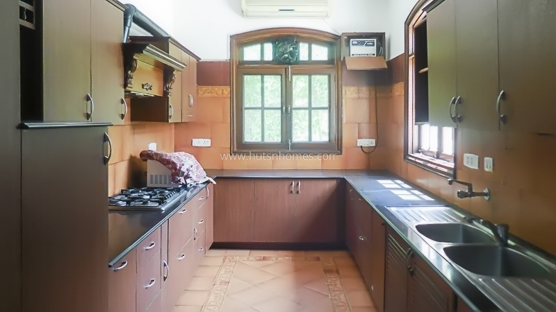 4 BHK Farm House For Rent in Dlf Chattarpur Farms