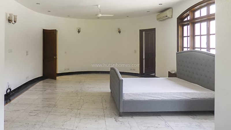 4 BHK Farm House For Rent in Dlf Chattarpur Farms