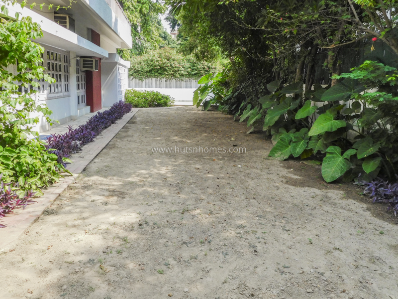 4 BHK Flat For Rent in Friends Colony East