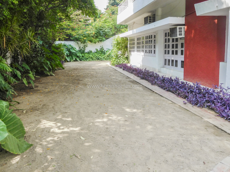 4 BHK Flat For Rent in Friends Colony East