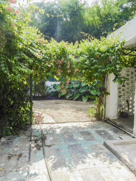 4 BHK Flat For Rent in Friends Colony East