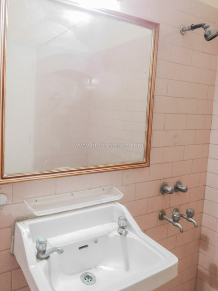 4 BHK Flat For Rent in Friends Colony East