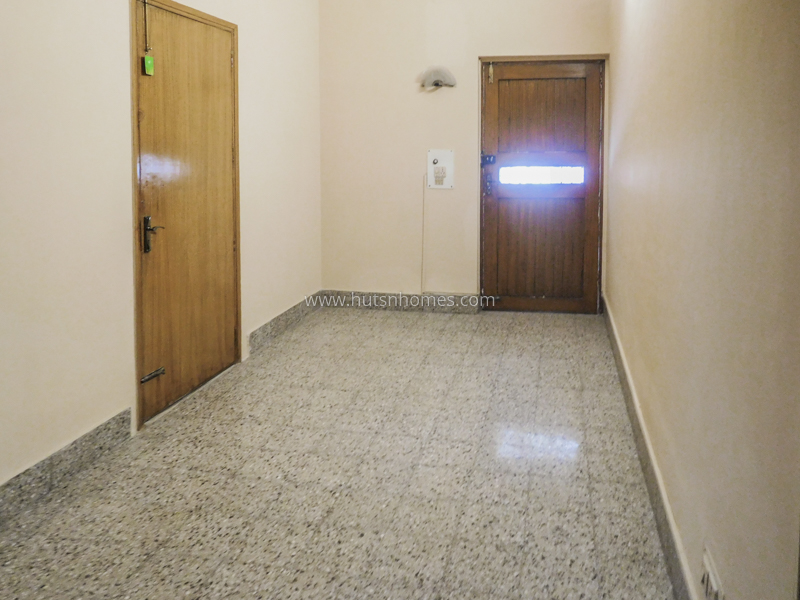 4 BHK Flat For Rent in Friends Colony East