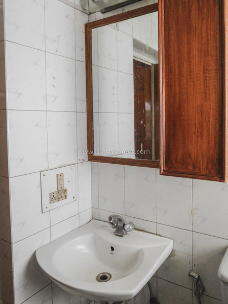 4 BHK Flat For Rent in Friends Colony East