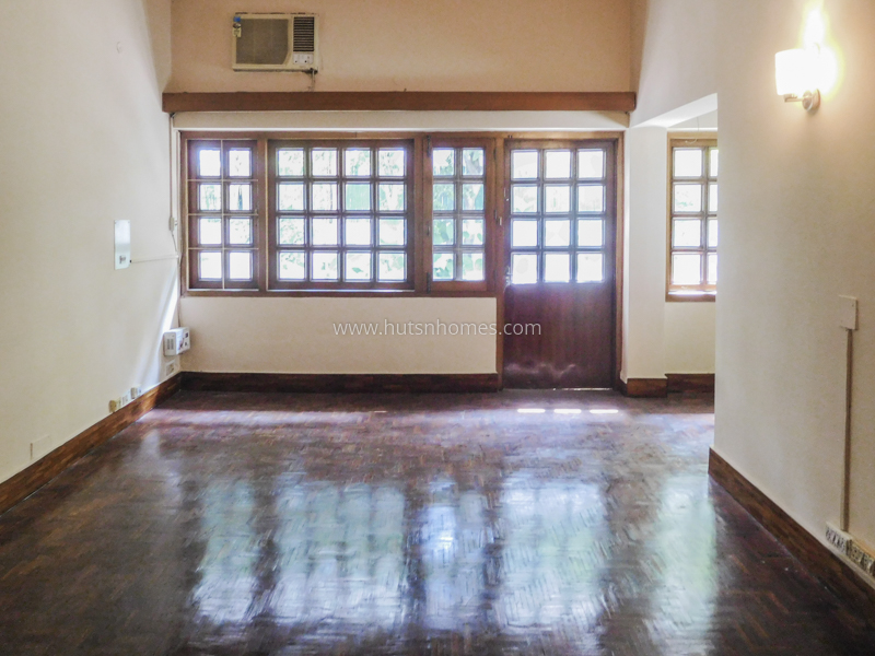4 BHK Flat For Rent in Friends Colony East