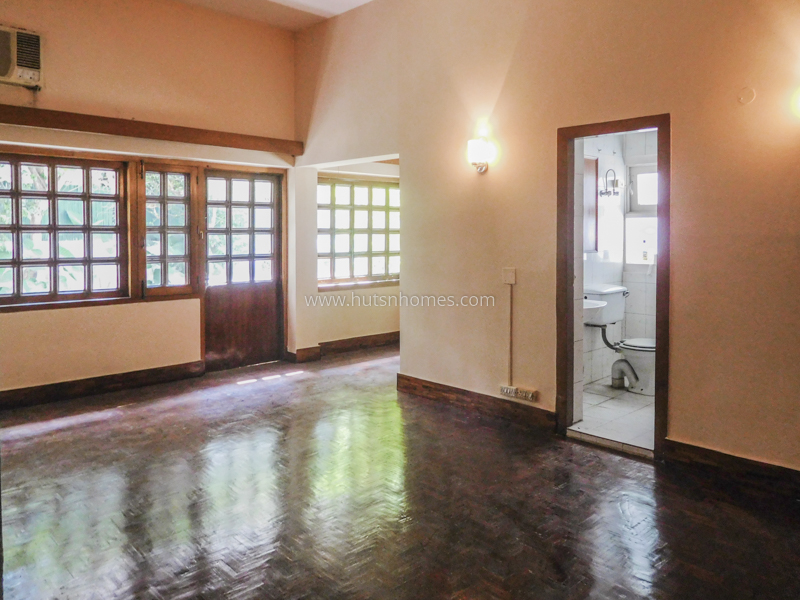 4 BHK Flat For Rent in Friends Colony East