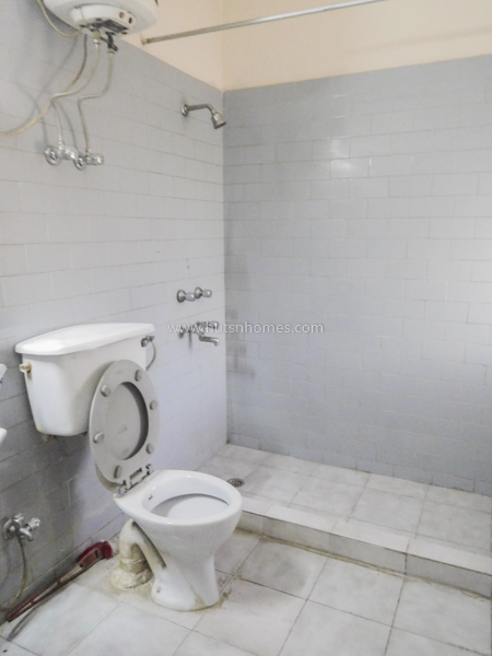 4 BHK Flat For Rent in Friends Colony East