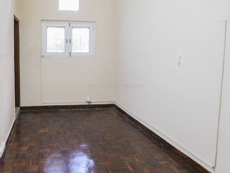 4 BHK Flat For Rent in Friends Colony East