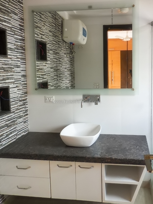 3 BHK Flat For Rent in Anand Lok