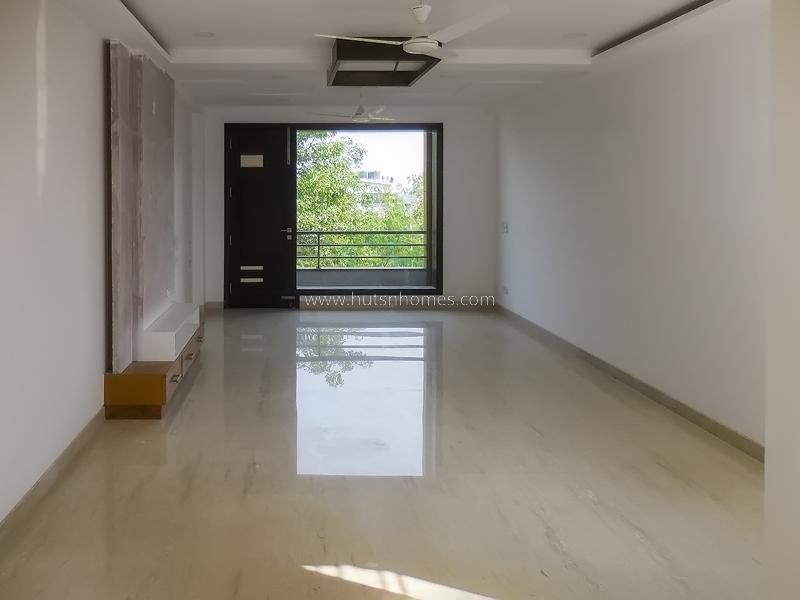 3 BHK Flat For Rent in Anand Lok