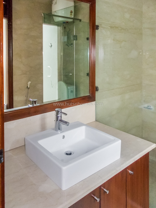 4 BHK Flat For Rent in Jor Bagh