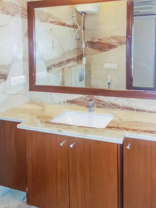 4 BHK Flat For Rent in Jor Bagh