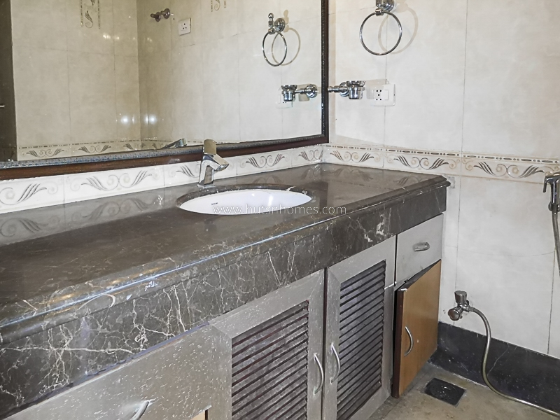 4 BHK Flat For Rent in Anand Lok