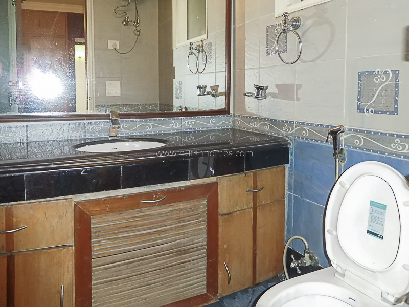 4 BHK Flat For Rent in Anand Lok