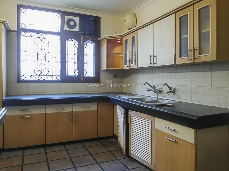 4 BHK Flat For Rent in Anand Lok