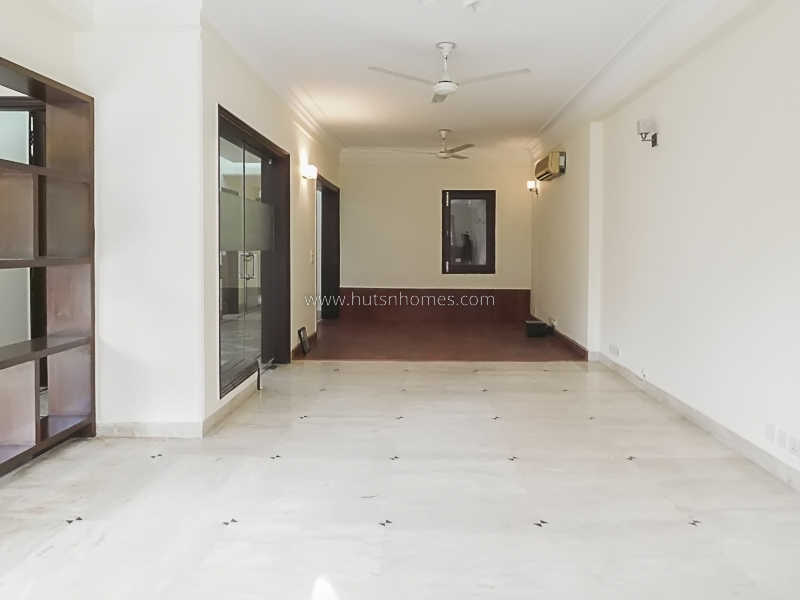 4 BHK Flat For Rent in Anand Lok