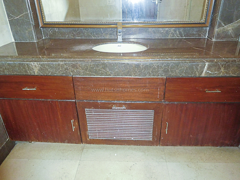 4 BHK Flat For Rent in Anand Lok