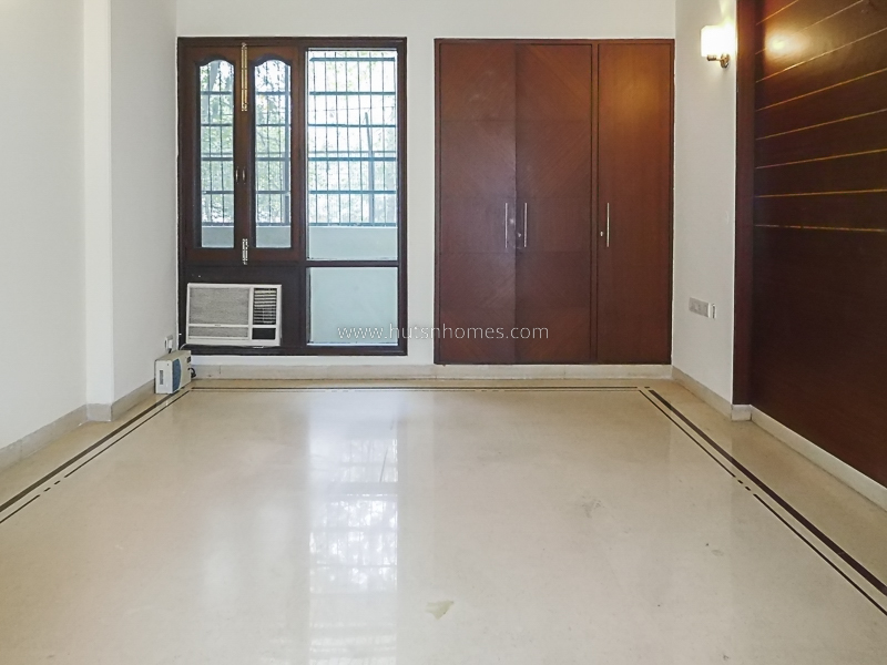 4 BHK Flat For Rent in Anand Lok