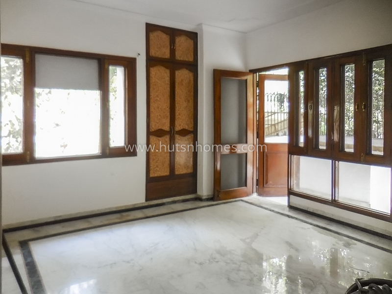 4 BHK Flat For Rent in Maharani Bagh