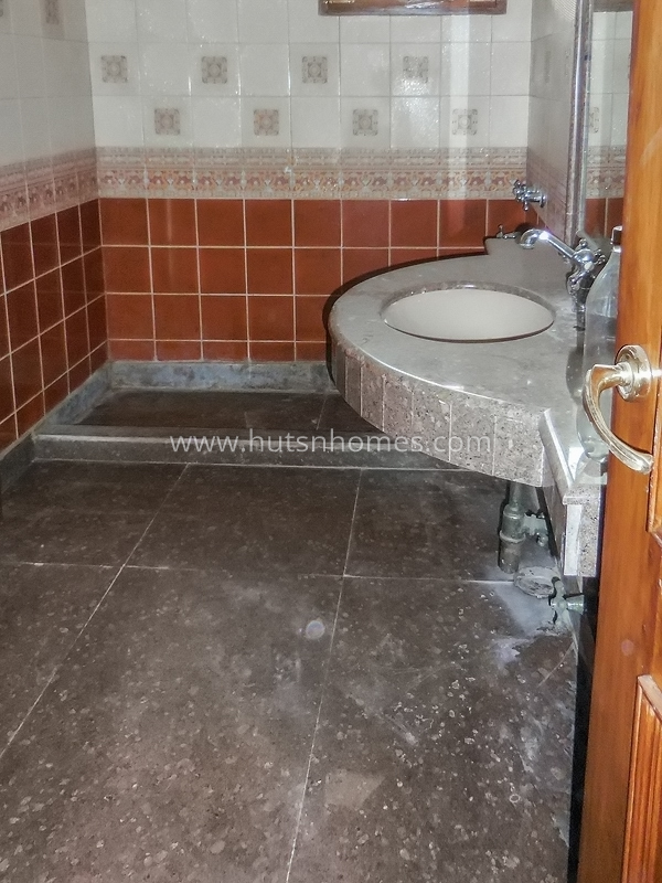 4 BHK Flat For Rent in Maharani Bagh