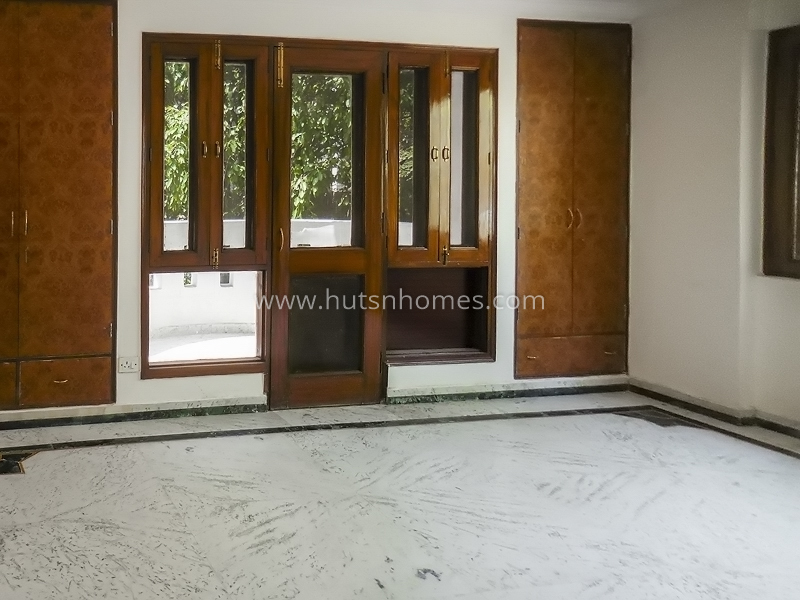 4 BHK Flat For Rent in Maharani Bagh