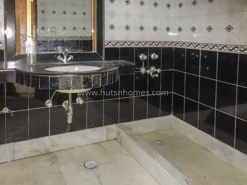 4 BHK Flat For Rent in Maharani Bagh