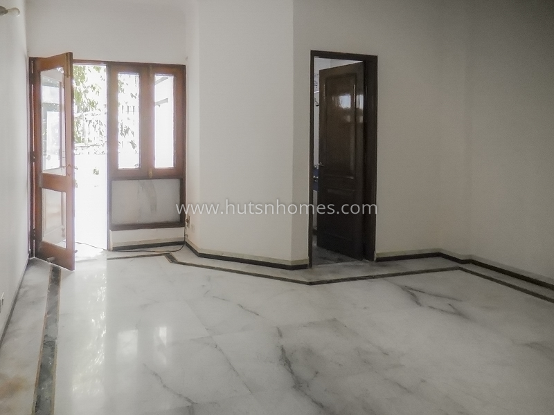 4 BHK Flat For Rent in Maharani Bagh