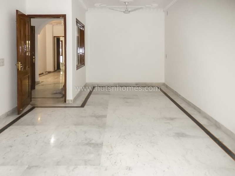 4 BHK Flat For Rent in Maharani Bagh