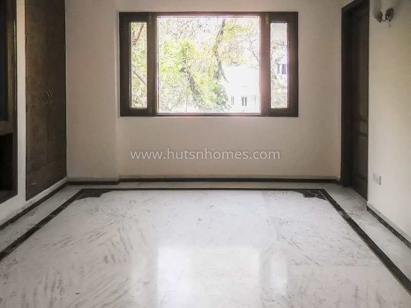 4 BHK Flat For Rent in Maharani Bagh