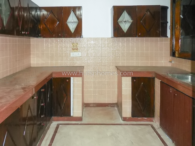 4 BHK Flat For Rent in Maharani Bagh