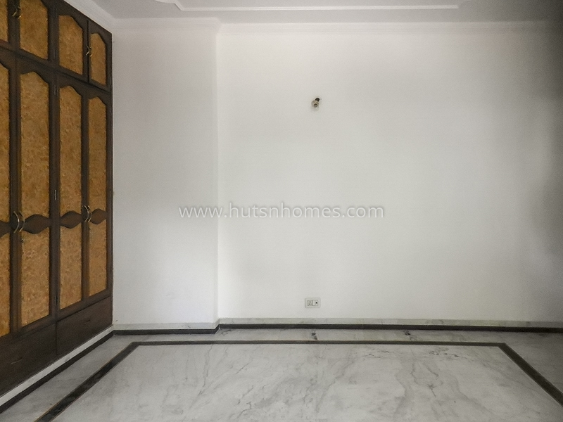 4 BHK Flat For Rent in Maharani Bagh