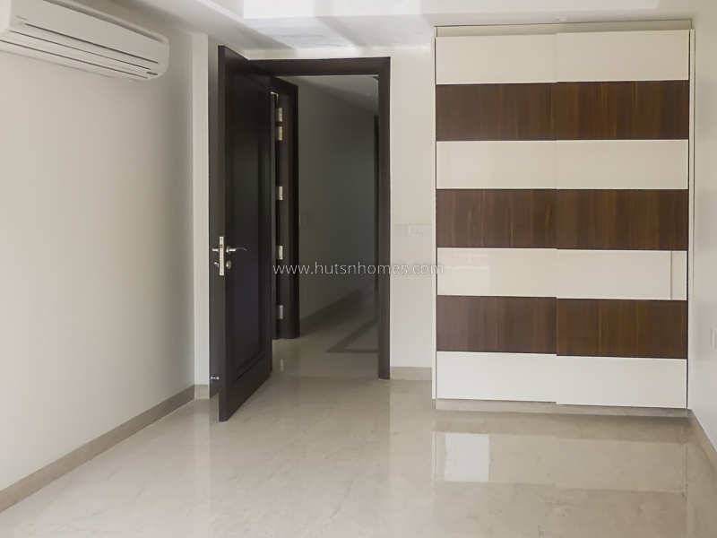 4 BHK Flat For Rent in Jor Bagh