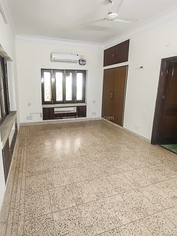 4 BHK Flat For Rent in Safdarjung Enclave