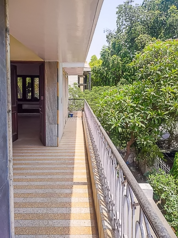 4 BHK Flat For Rent in Safdarjung Enclave