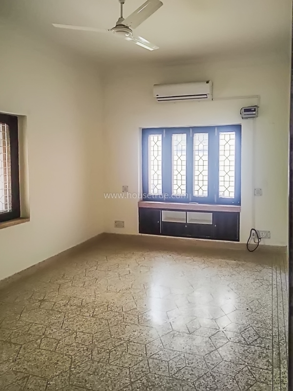 4 BHK Flat For Rent in Safdarjung Enclave