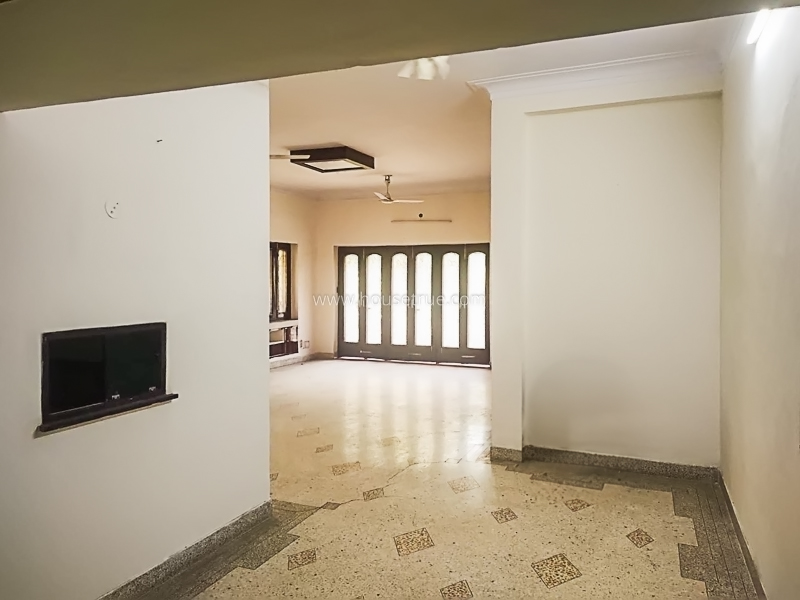 4 BHK Flat For Rent in Safdarjung Enclave