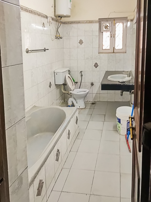 4 BHK Flat For Rent in Safdarjung Enclave