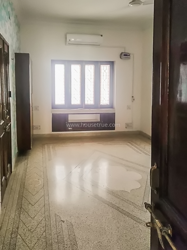 4 BHK Flat For Rent in Safdarjung Enclave