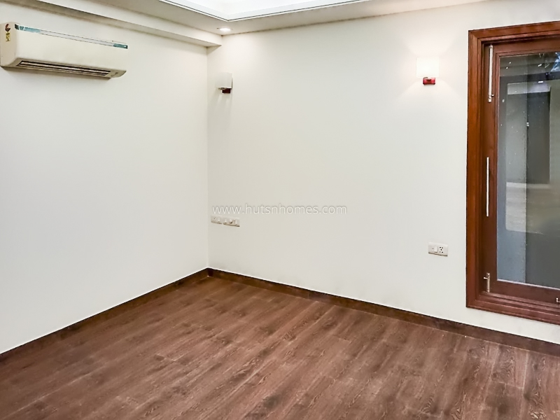 4 BHK Flat For Rent in Safdarjung Enclave